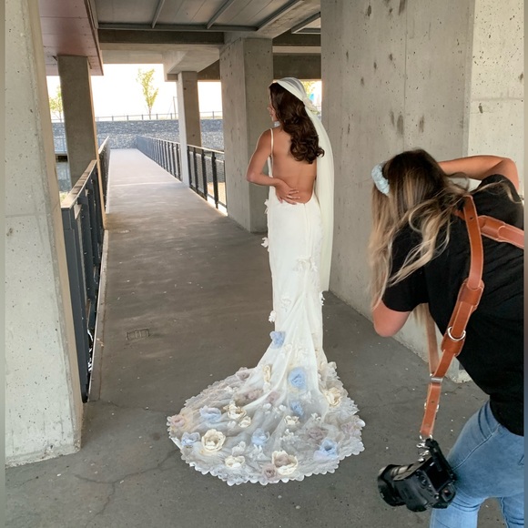 IN BLOOM bridal gown - Picture 3 of 10